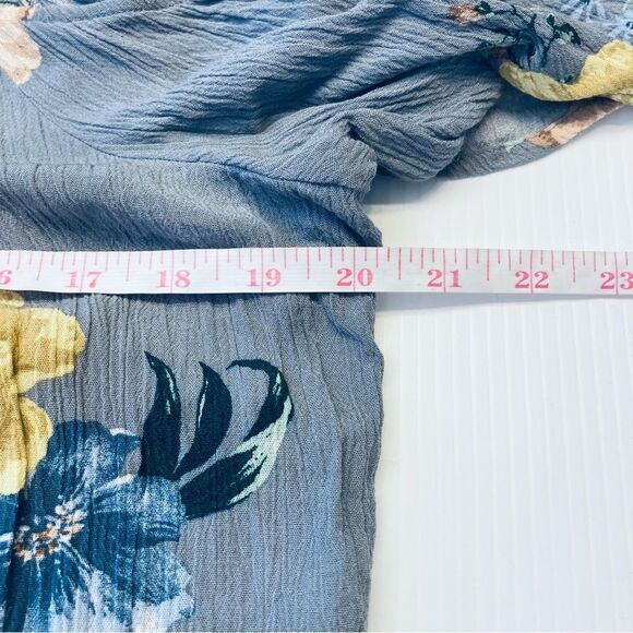 Torrid Floral Crinkled Gauze Cold Shoulder‎ Blouse Size 2 2X 18/20 Stone Gray - Picture 7 of 9